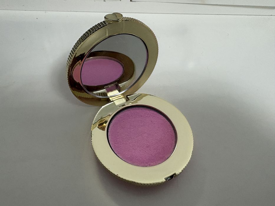 Róż Too Faced Cloud Crush
