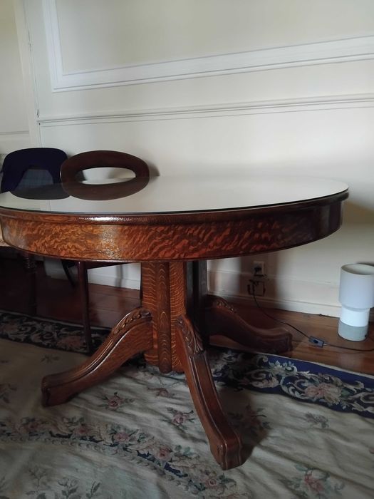 Mesa Redonda em Madeira Maciça com Vidro – Extensível