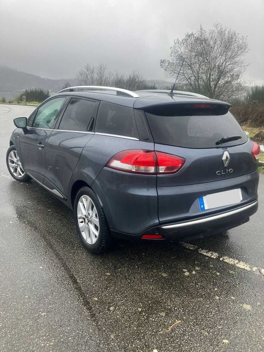 Renault Clio - Espaçosa e Económica