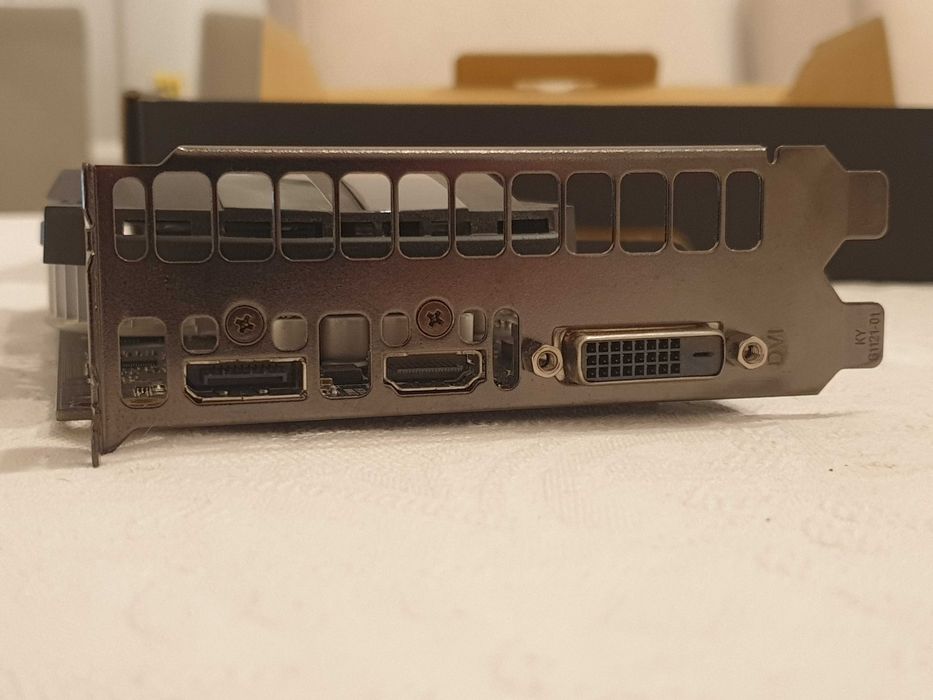 Placa gráfica Asus Radeon RX550 4Gb GDDR5