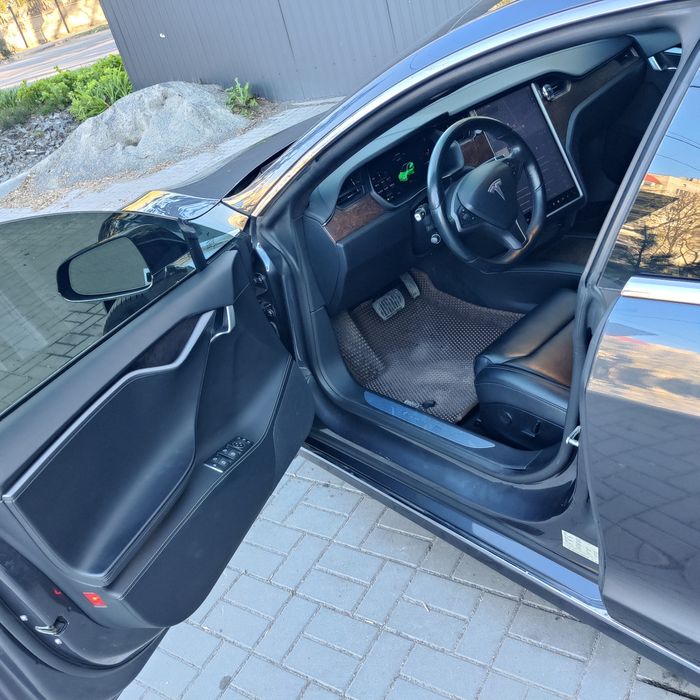 Продам Tesla model s 2018 100d