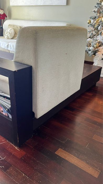 Sofá bege 2 modulos com arrumação