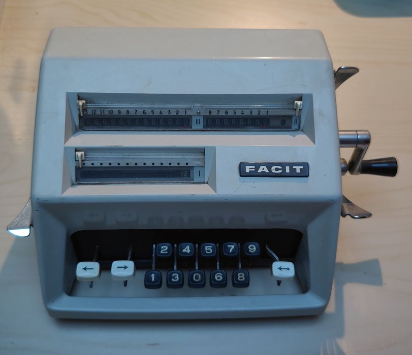 Calculadora mecânica Facit antiga