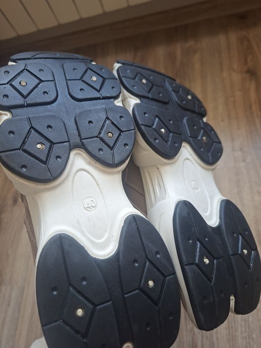 Sneakersy czekoladowe r.40