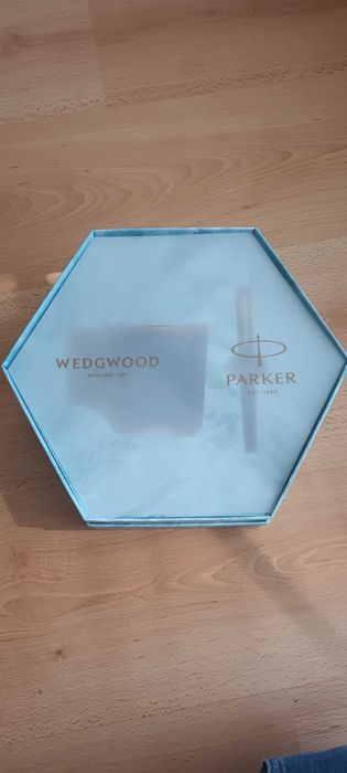 Set porcelana Wedgwood e caneta Parker