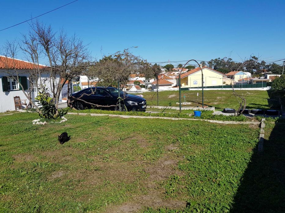 Vendo/Permuto Terreno 1.190 m² c/benfeitorias Charneca de Caparica