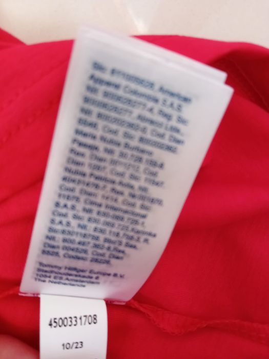 Czerwony t-shirt Tommy Hilfiger w rozmiarze L.