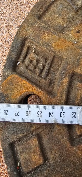 Właz żeliwny pokrywa studzienki d400 320 mm