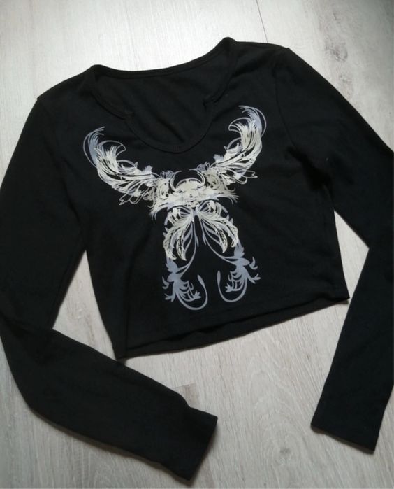 Czarny crop top z nadrukiem xs