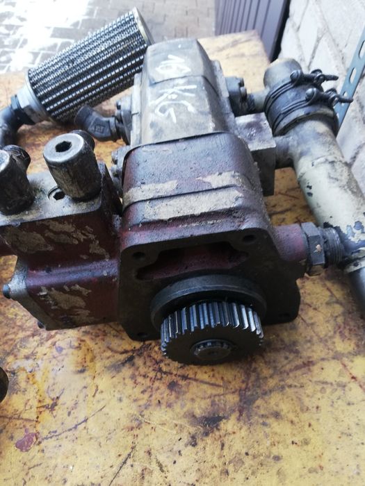 Starocie stara pompa hydrauliczna