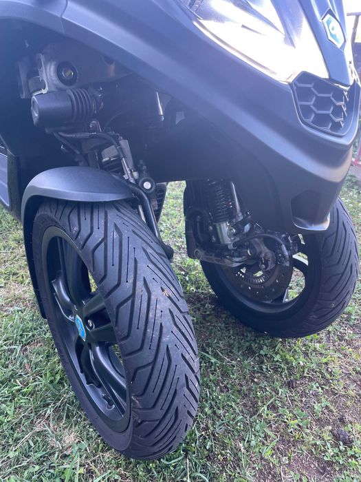 2025 Piaggio MP3 HPE 300 Deep Black Edition