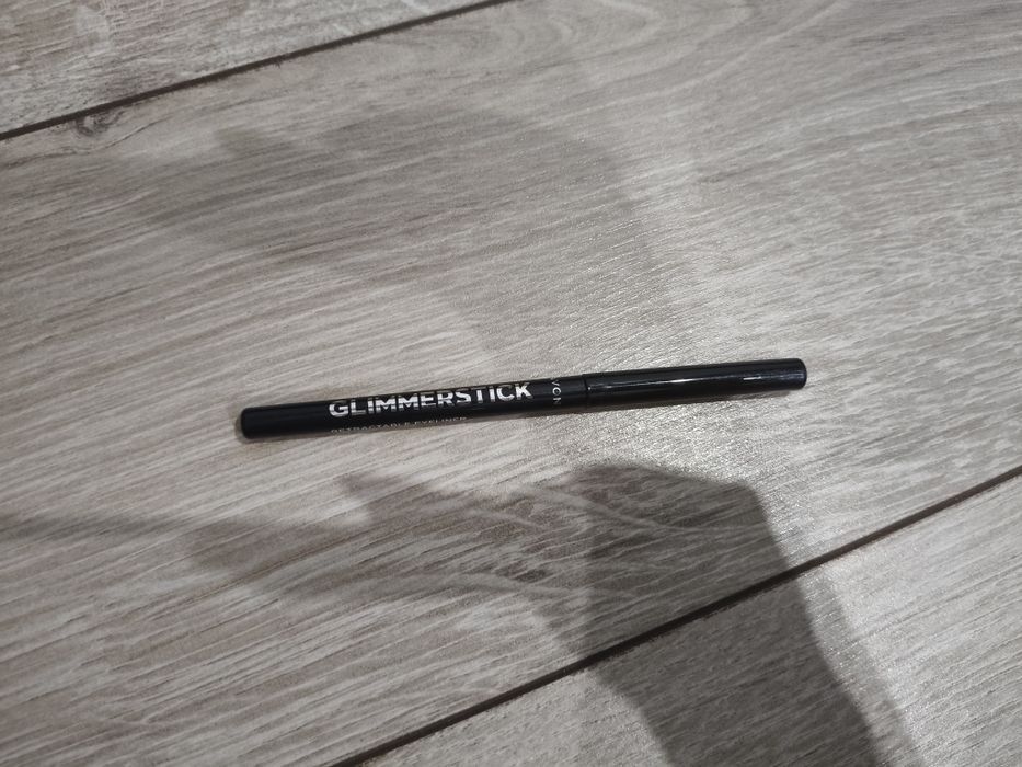 Kredka do oczu konturówka czarna Avon Blackest Black