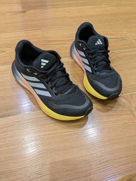 Кросівки Adidas жіночі кроси Адідас  38р взуття