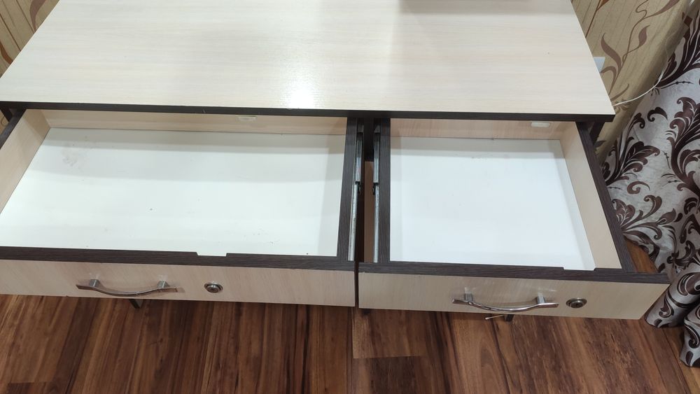 Стіл для макіяжу(туалетний) з дзеркалом