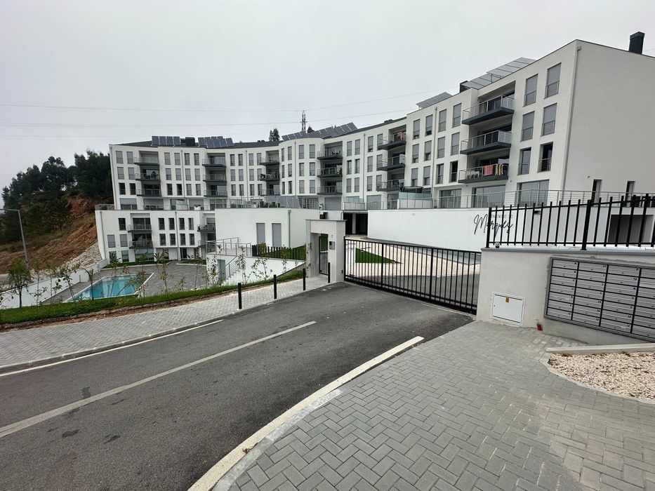 Exclusivo T1 Mobilado c/ Piscina, Ginásio, Spa e Garagem Privada – Pombal