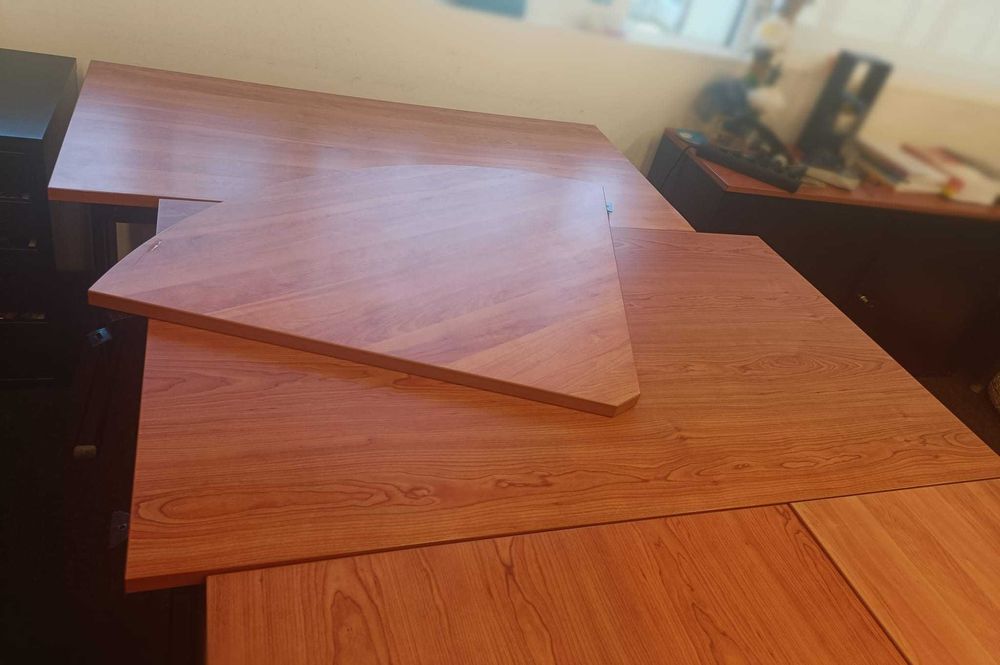 Vendo 4 secretárias – 1 presidencial