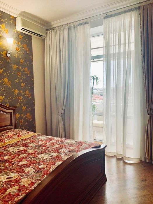 Продам красивую 2к сталинку в самом центре города