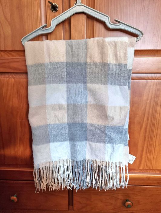 Cachecol com franjas em tons de bege e cinzento H&M