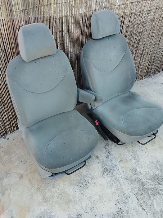Conjunto de Bancos Citroên C3 Modelo 2002 a 2008 de 5 Portas em Tecido Bom Estado