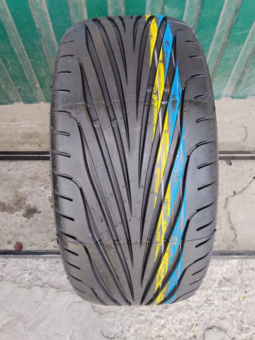 Одна нова шина Goodyear 235/40/18