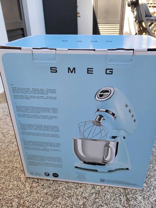 Batedeira SMEG smf05rdeu (vermelha) - nova e selada