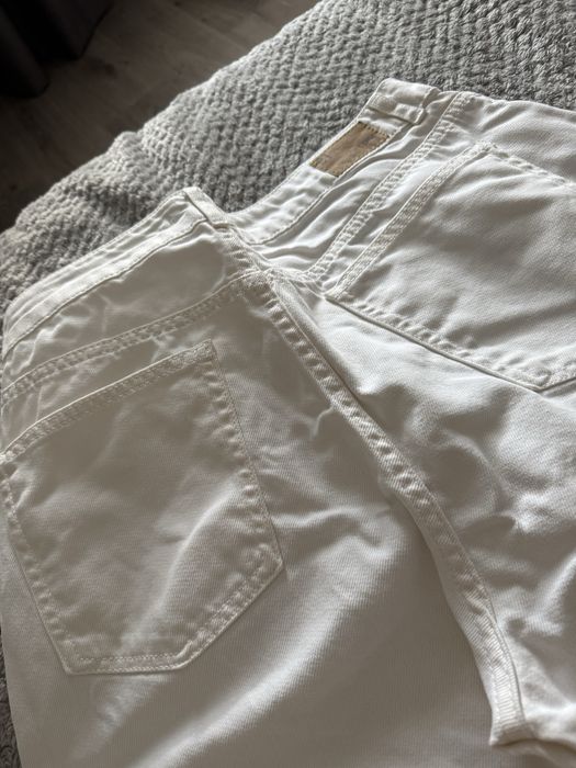 Білі джинси its basic