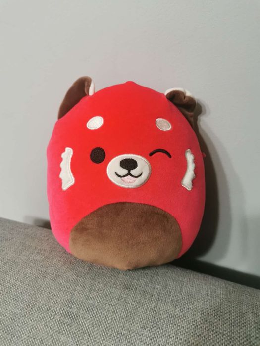 Maskotka squishmallows. Panda czerwona