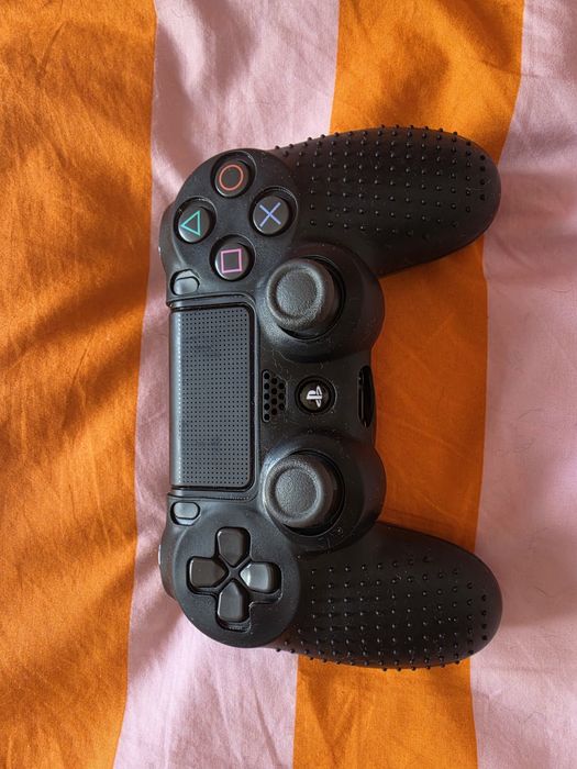 Ps4 Slim 1TB  + comando + 4 jogos