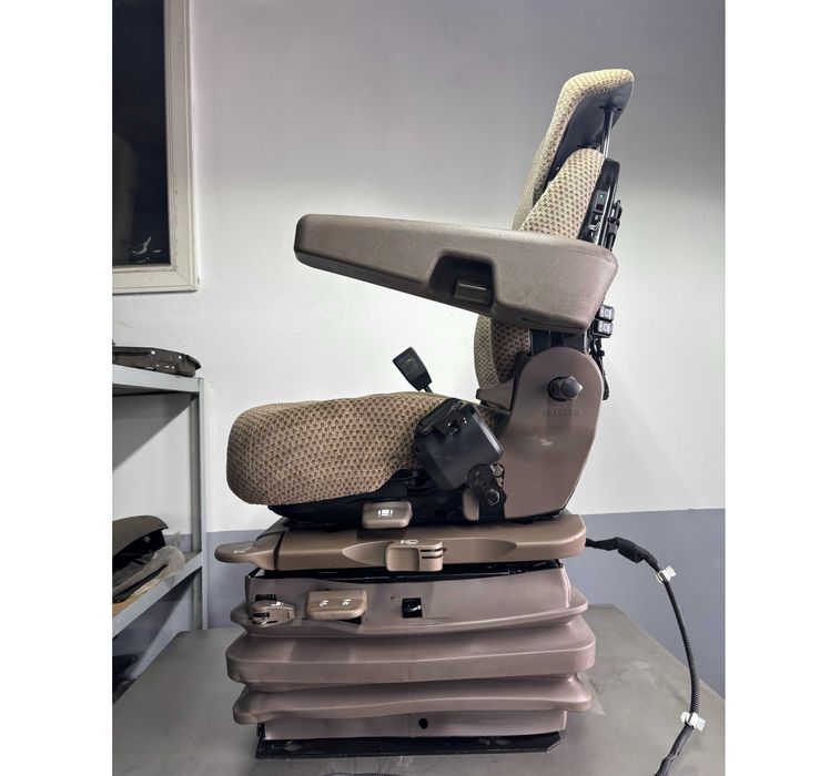 John Deere R duży fotel pneumatyczny Grammer msg97 nowy