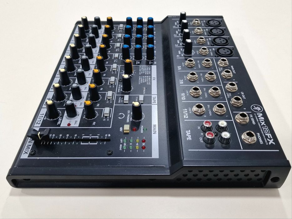 Mesa de Mistura MACKIE Mix12FX (como nova)