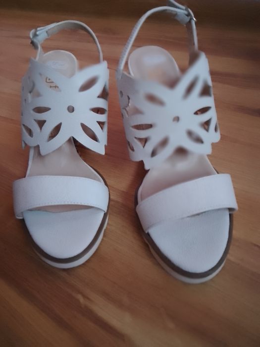 Eleganckie sandały Italia NOWE ze skóry