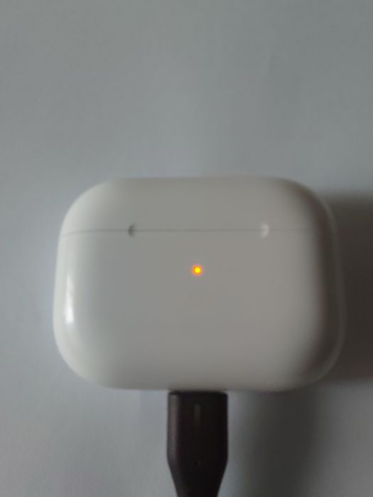 Зарядний кейс AirPods  Pro А2700.  523mAh. Б/у.