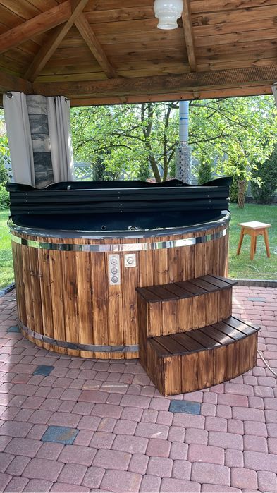 Jacuzzi, hot tuba, balia ogrodowa, spa w ogrodzie