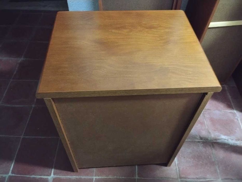 2 Mesas de Cabeceira