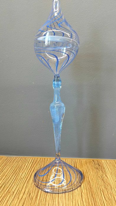 Delikatna filigranowa lampka olejowa lub wazonik