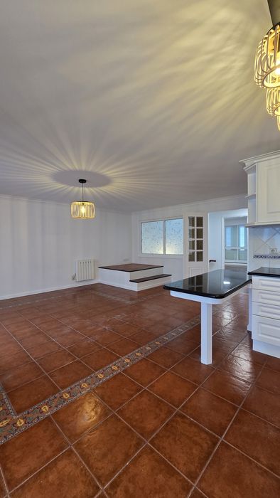 Apartamento T2 c/garagem no centro de Viana