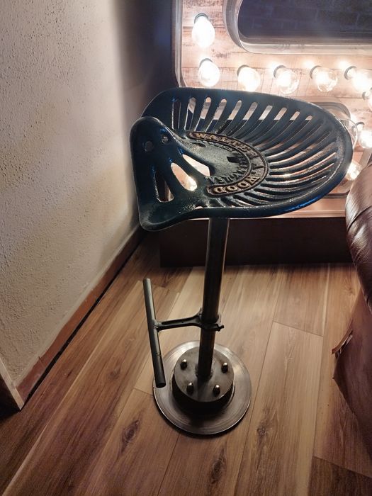 Assentos de trator em ferro fundido