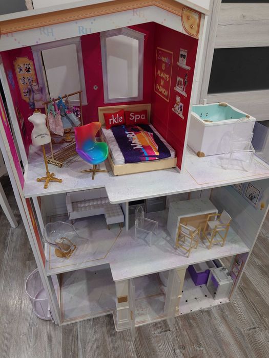 Domek dla lalek Rainbow High wraz z całym wyposażeniem + 31 lalek