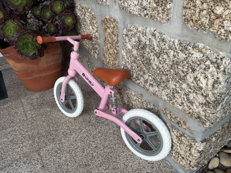 Bicicleta de equilibrio para menina, rosa