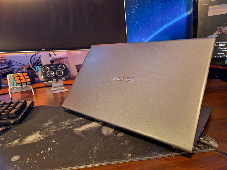 Laptop ASUS z grafiką Ultra HD 620 i Windows 11 / dysk SSD / 8Gb ram