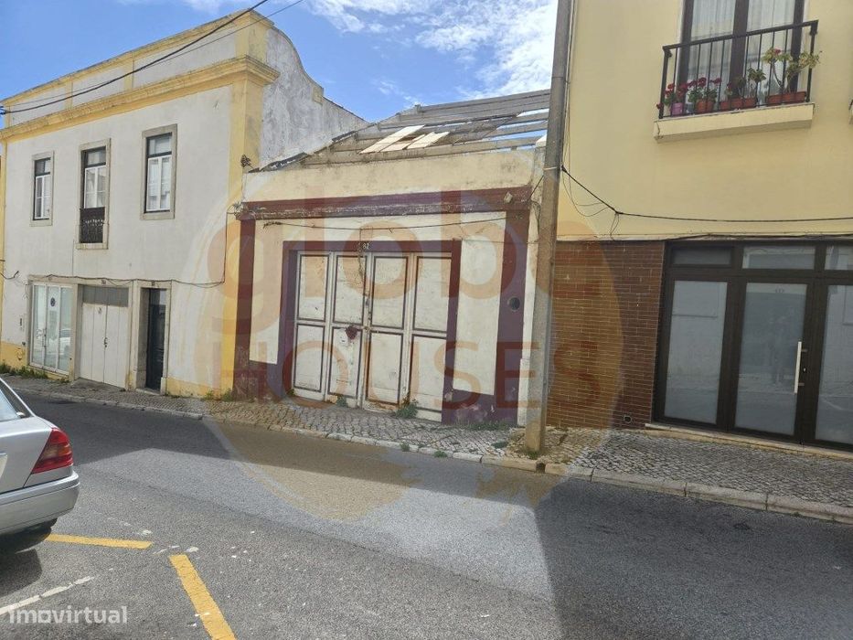 Prédio em Sesimbra para recuperar