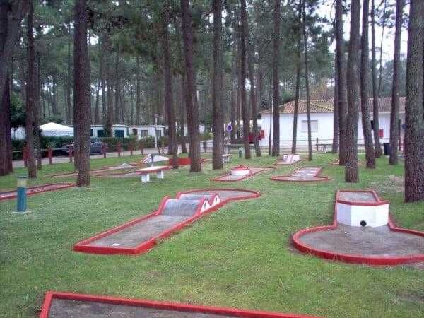 Vendo casa de férias, campo, piscina e perto da praia