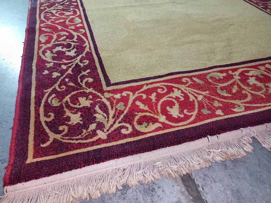 Belíssima carpete em exemplar estado de conservação, medidas: 213/138c