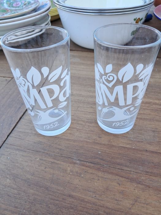 Dois copos compal de 1952