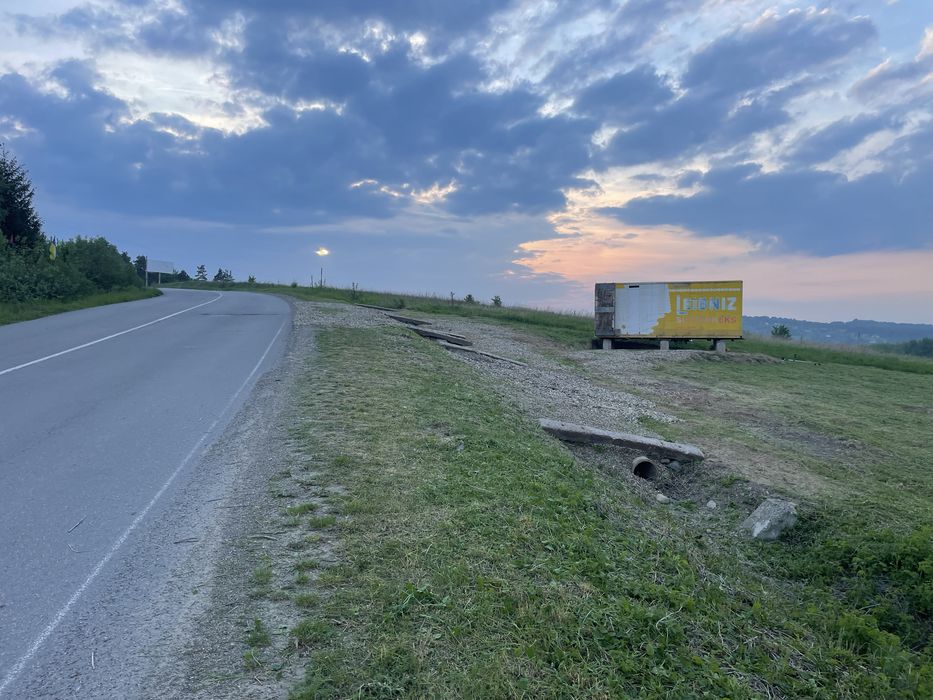 Здається торговий контейнер поруч з автодорогою P 24 Татарів Камʼянець подільский, на 92 км. дороги, можливо під будь-яку  торгівлю