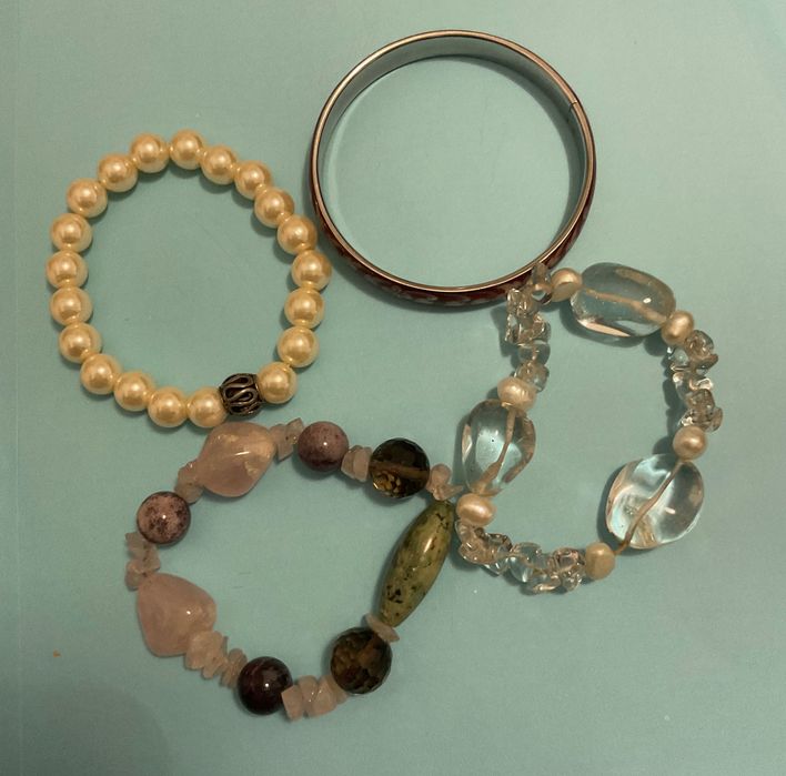 Pulseira jovem e diferente sem uso