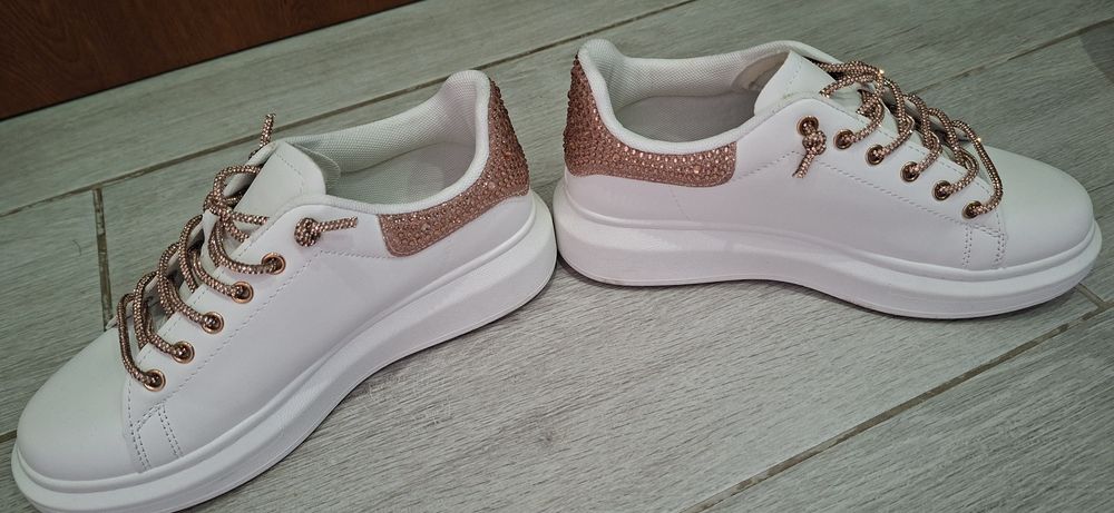 Buty damskie GUESS rozmiar 37 nowe