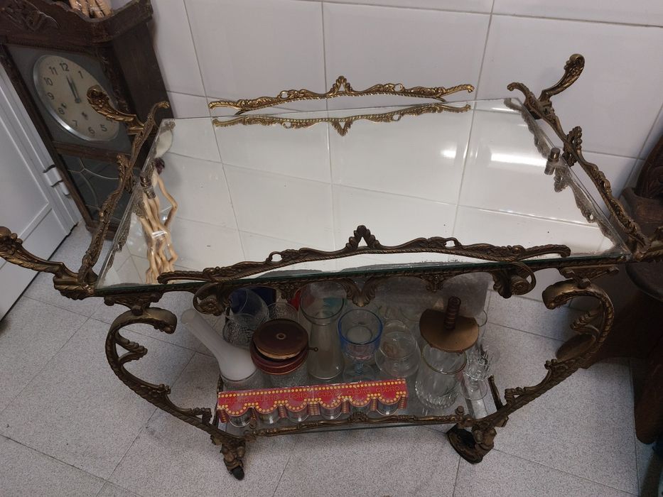 Carrinho de chá em bronze