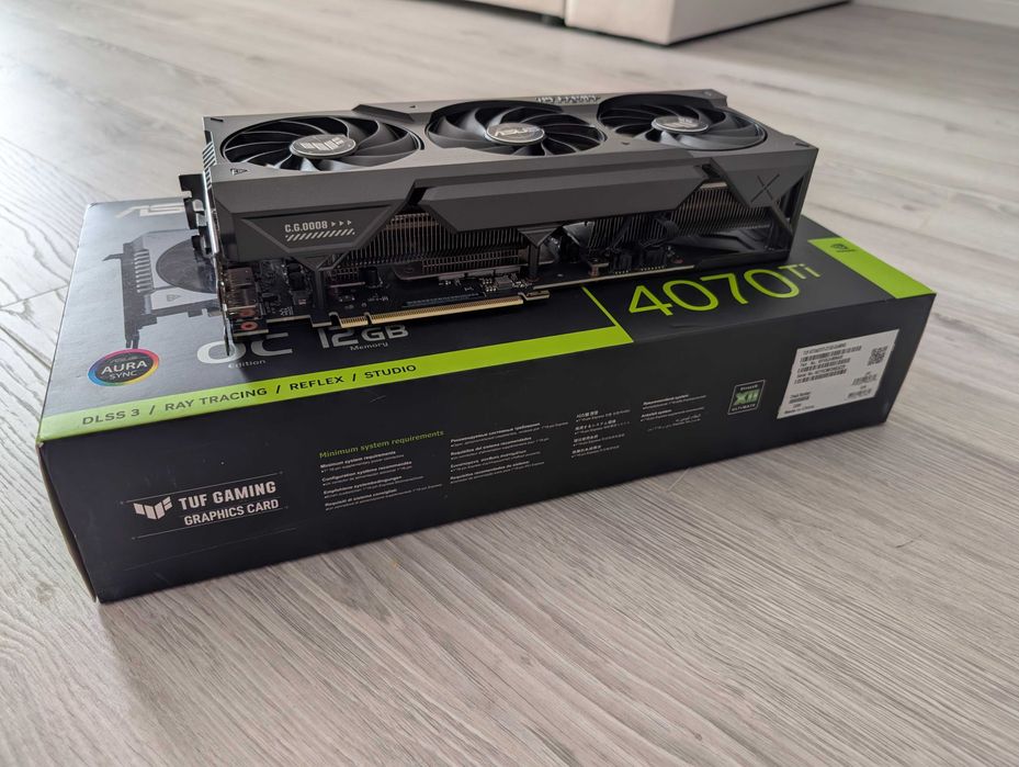 Відеокарта ASUS TUF Gaming GeForce RTX™ 4070 Ti OC Edition із 12 ГБ.
