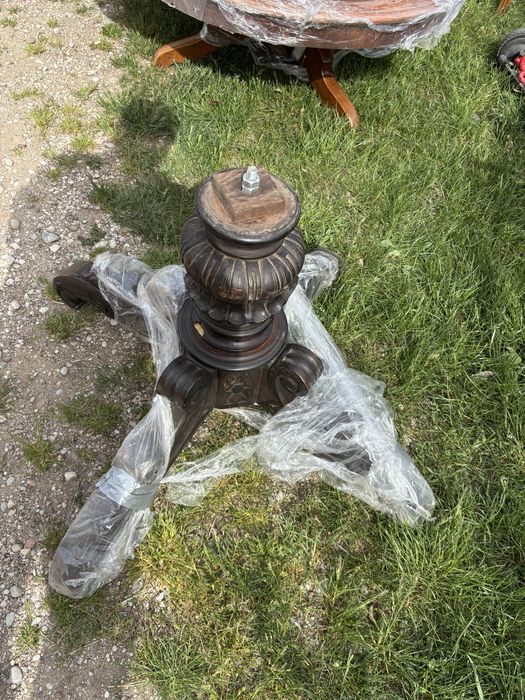 Stol okragly nie rozkladany  bardzo solidny w dobrym stanie